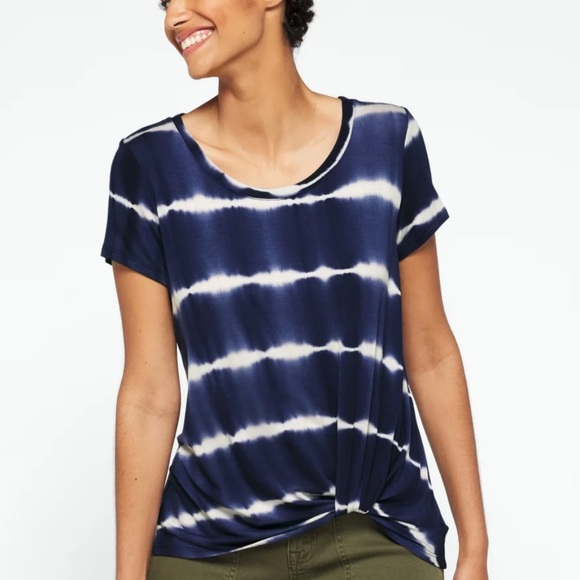 New NINE BRITTON
Levie Sleeveless Knot Front Knit Top - Picture 1 of 6